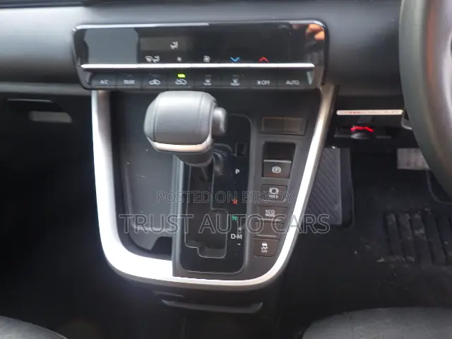 টয়োটা নোয়া ২০২২ পার্ল