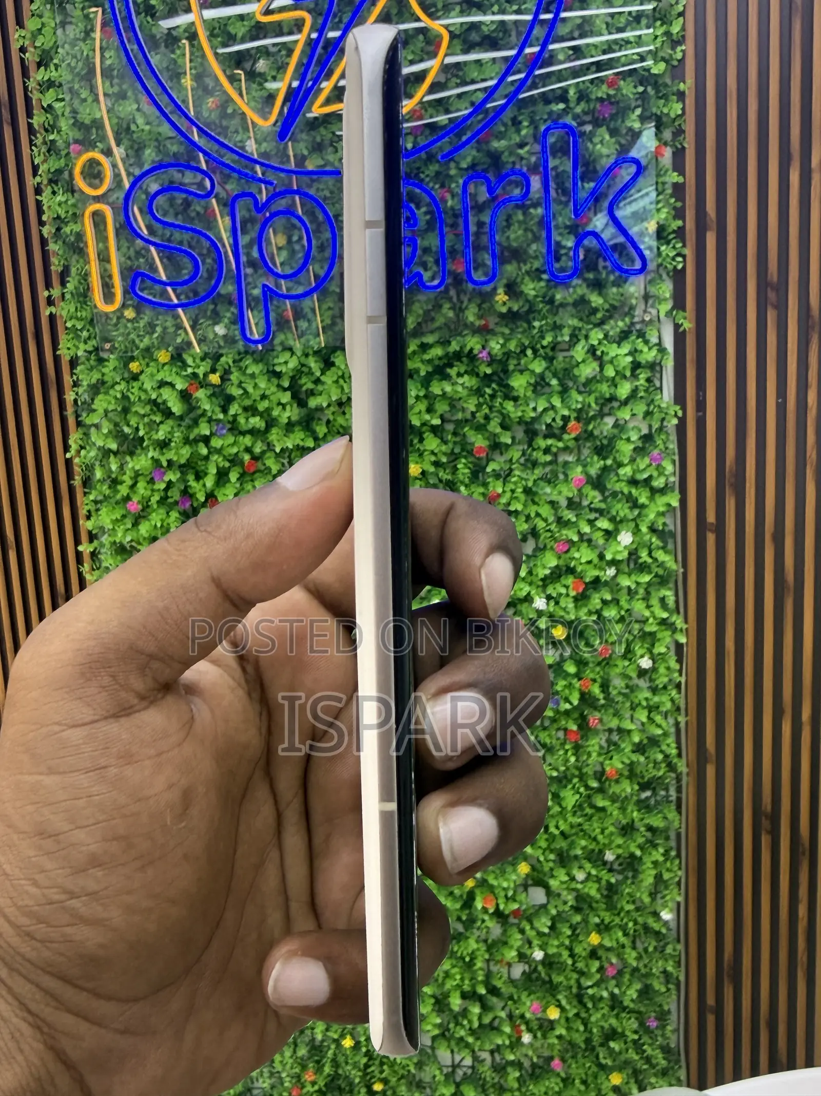 মটোরোলা এজ ৫০ প্রো ২৫৬ জিবি