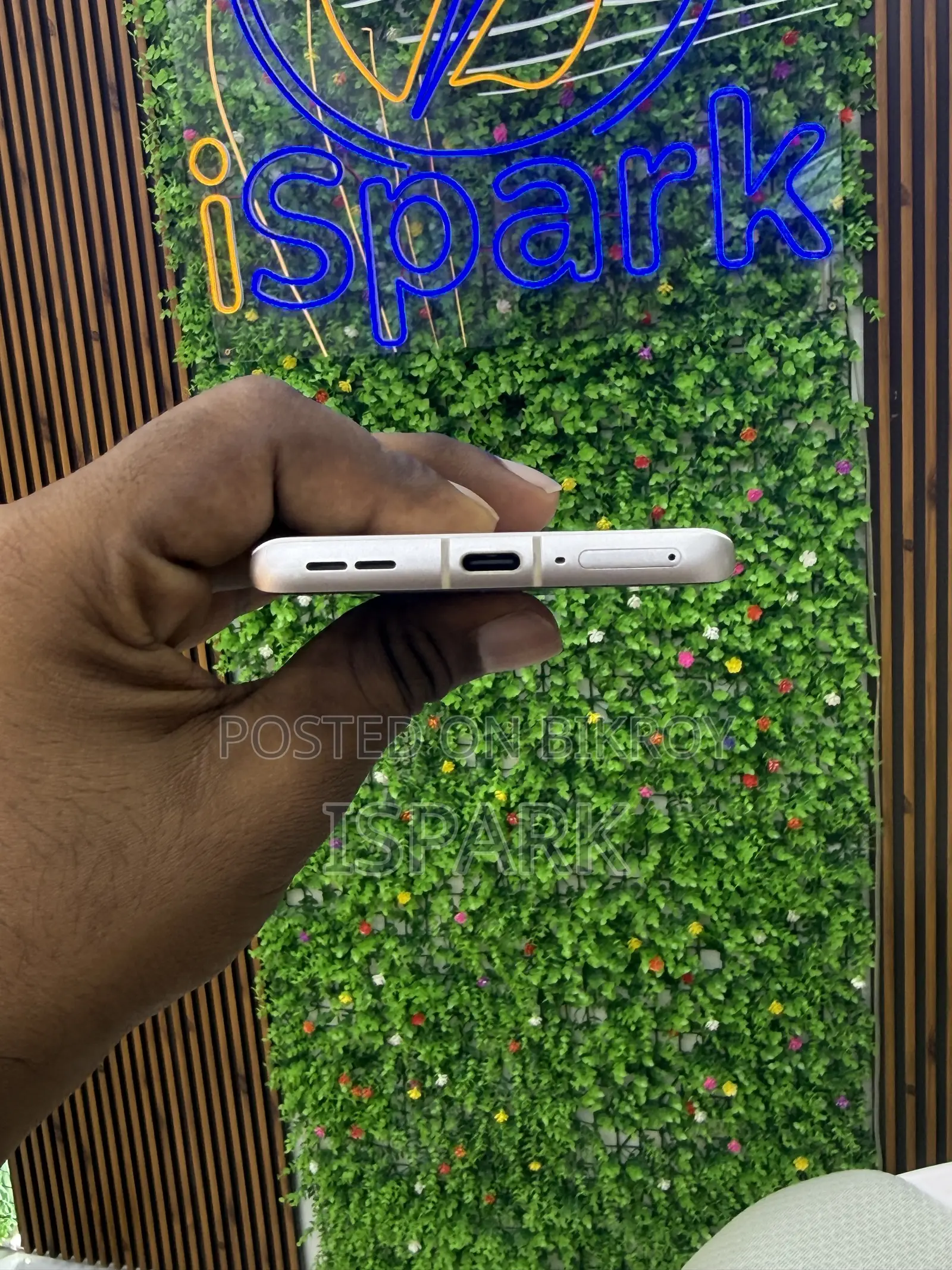 মটোরোলা এজ ৫০ প্রো ২৫৬ জিবি