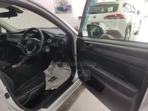 Toyota Prius 2021 Silver
