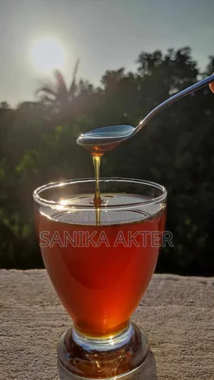প্রাকৃতিক চাকের খাঁটি মধু