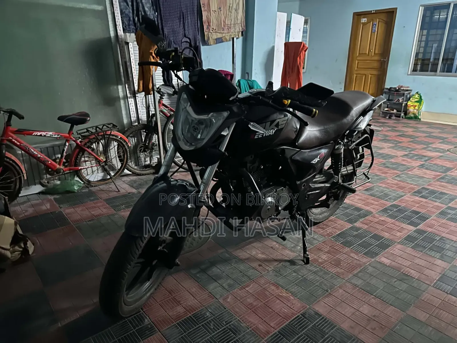 কিওয়ে আরকেএস ১২৫ ২০২২ কালো
