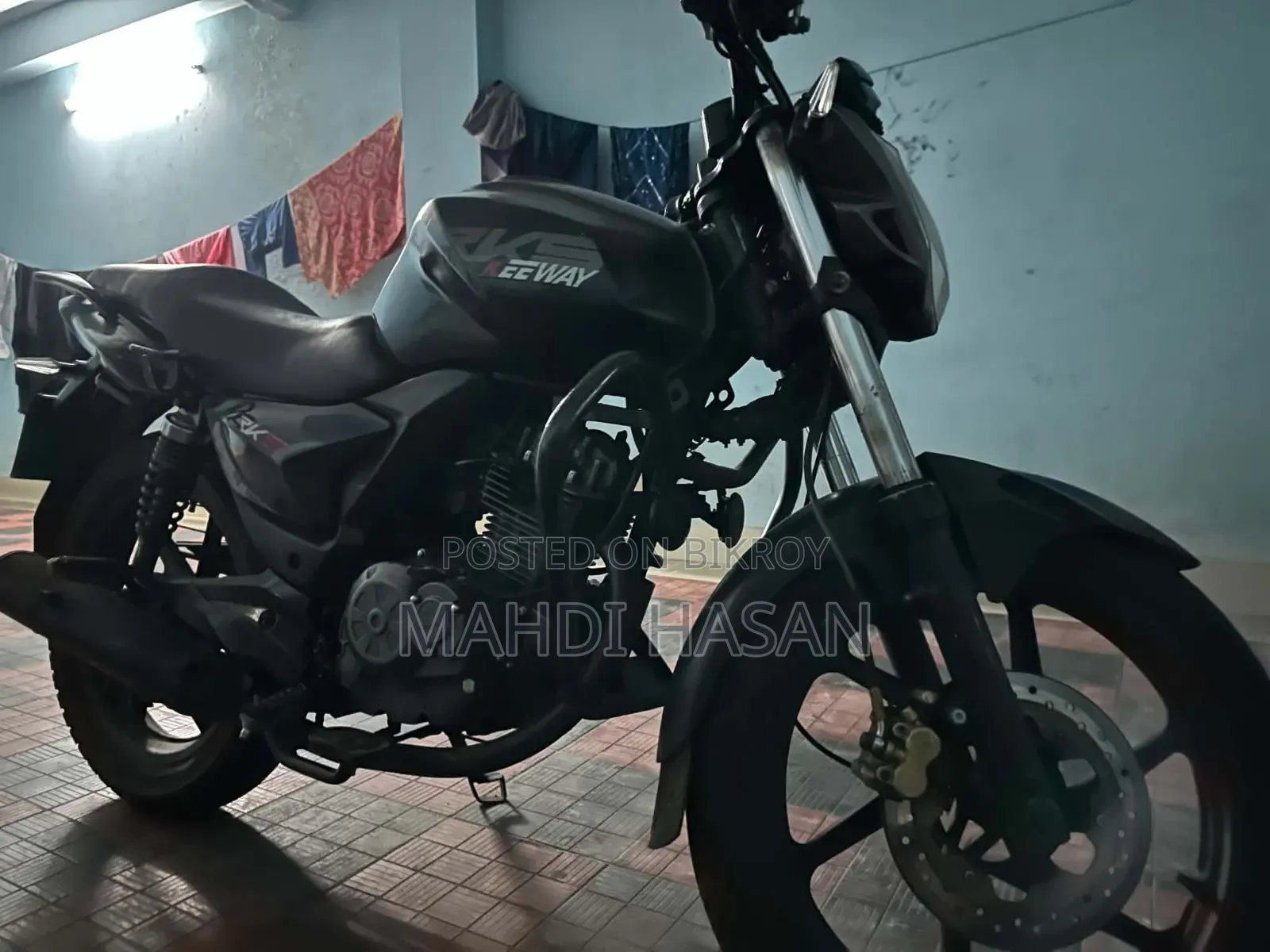 কিওয়ে আরকেএস ১২৫ ২০২২ কালো