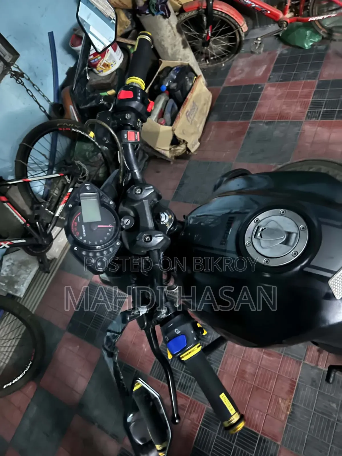 কিওয়ে আরকেএস ১২৫ ২০২২ কালো