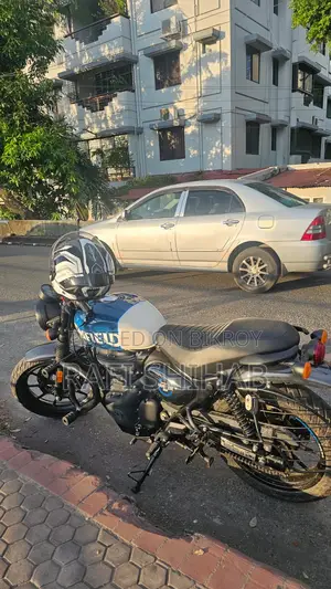 রয়্যাল এনফিল্ড হান্টার ৩৫০ ২০২৫ নীল