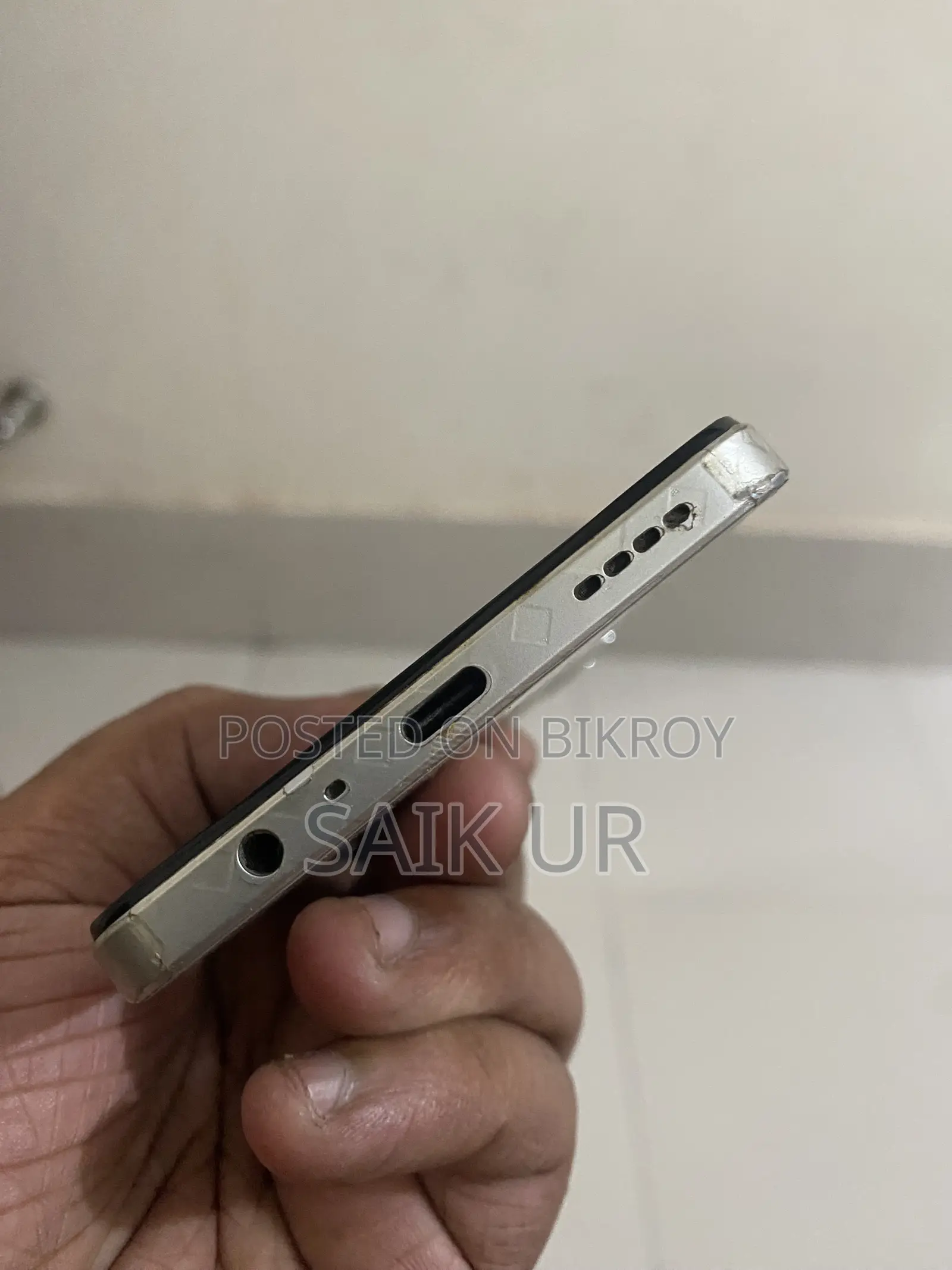 রিয়েলমি সি৭১ ১২৮ জিবি হোয়াইট