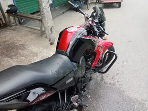 ইয়ামাহা এফজেড ২০১৬ কালো