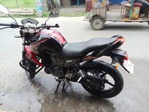 ইয়ামাহা এফজেড ২০১৬ কালো