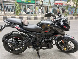 বাজাজ পালসার এনএস ১৬০ ২০২৩ কালো