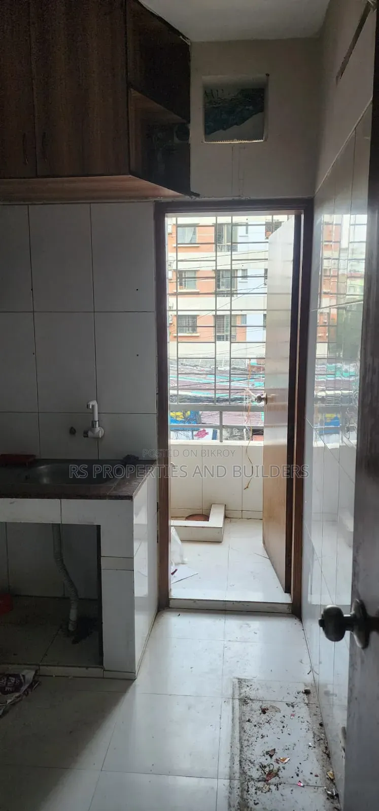 Furnished 3-bedroom Apartment in Uttara for sale