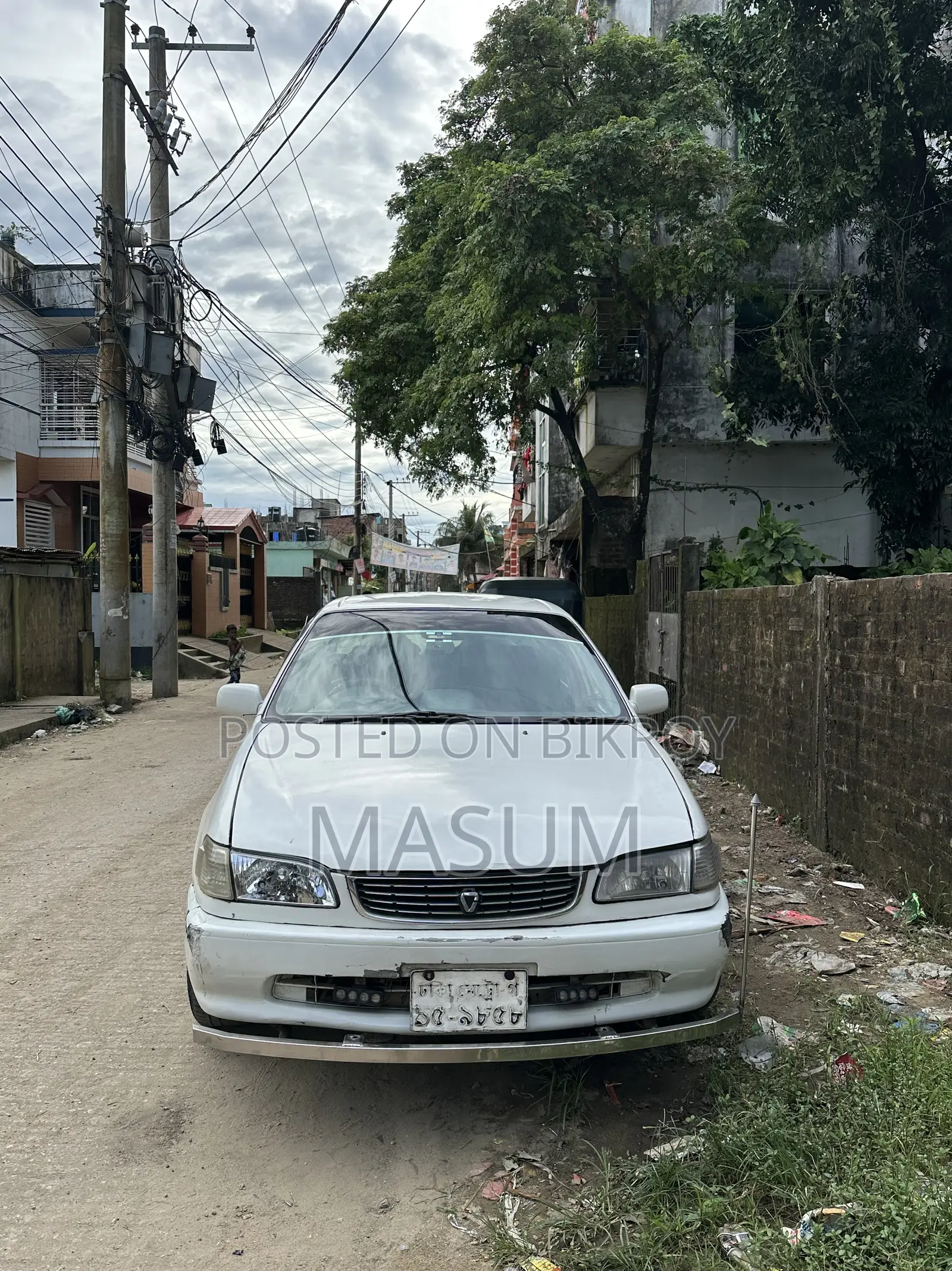 টয়োটা করোলা ১৯৯৯ সাদা