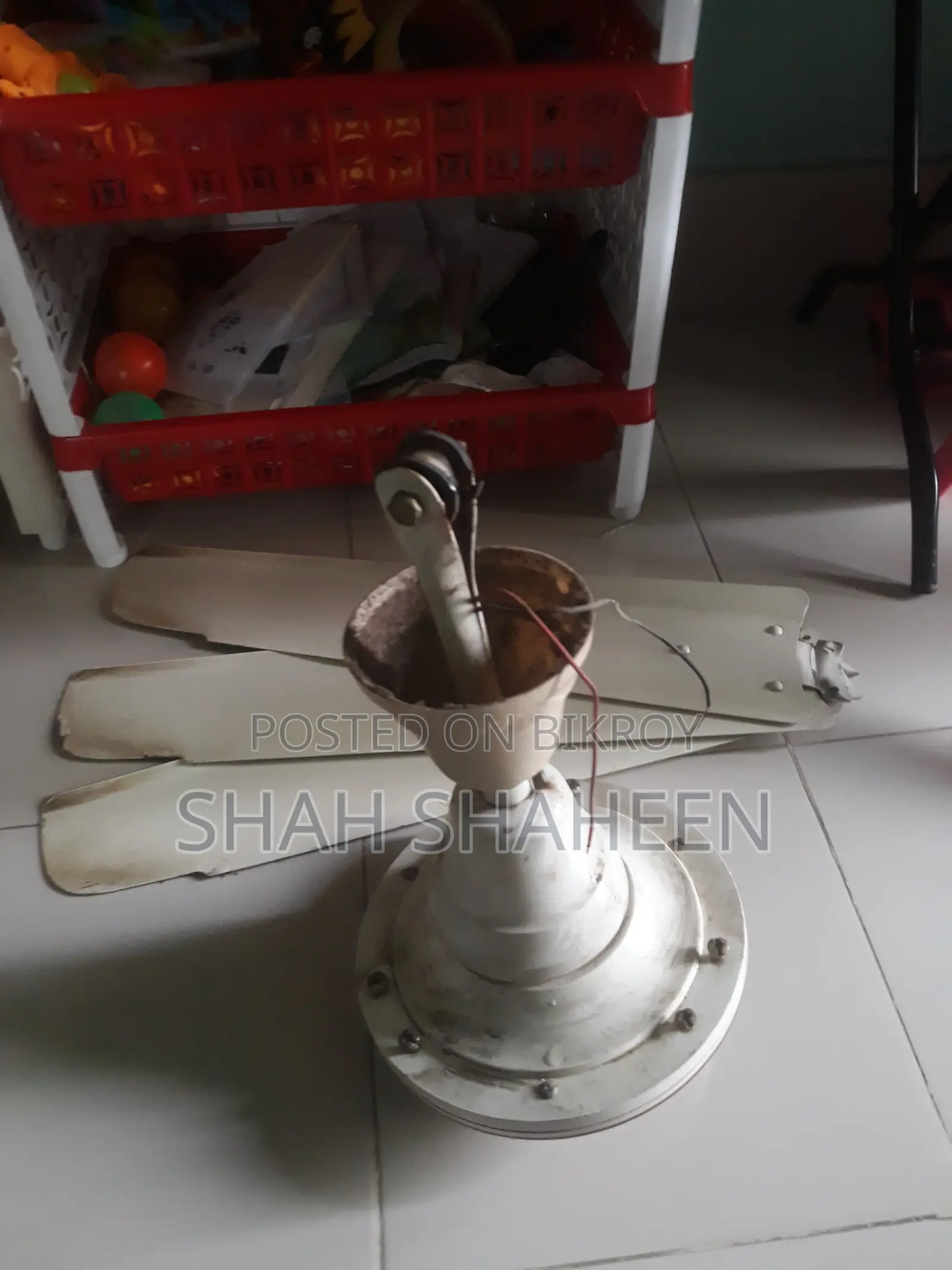 কাশ্মীর সিলিং ফ্যান ২ বছর ব্যবহৃত