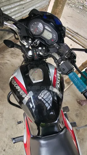 বাজাজ ডিসকভার ১২৫ ২০২২ ব্ল্যাক