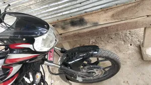 বাজাজ ডিসকভার ১২৫ ২০২২ ব্ল্যাক