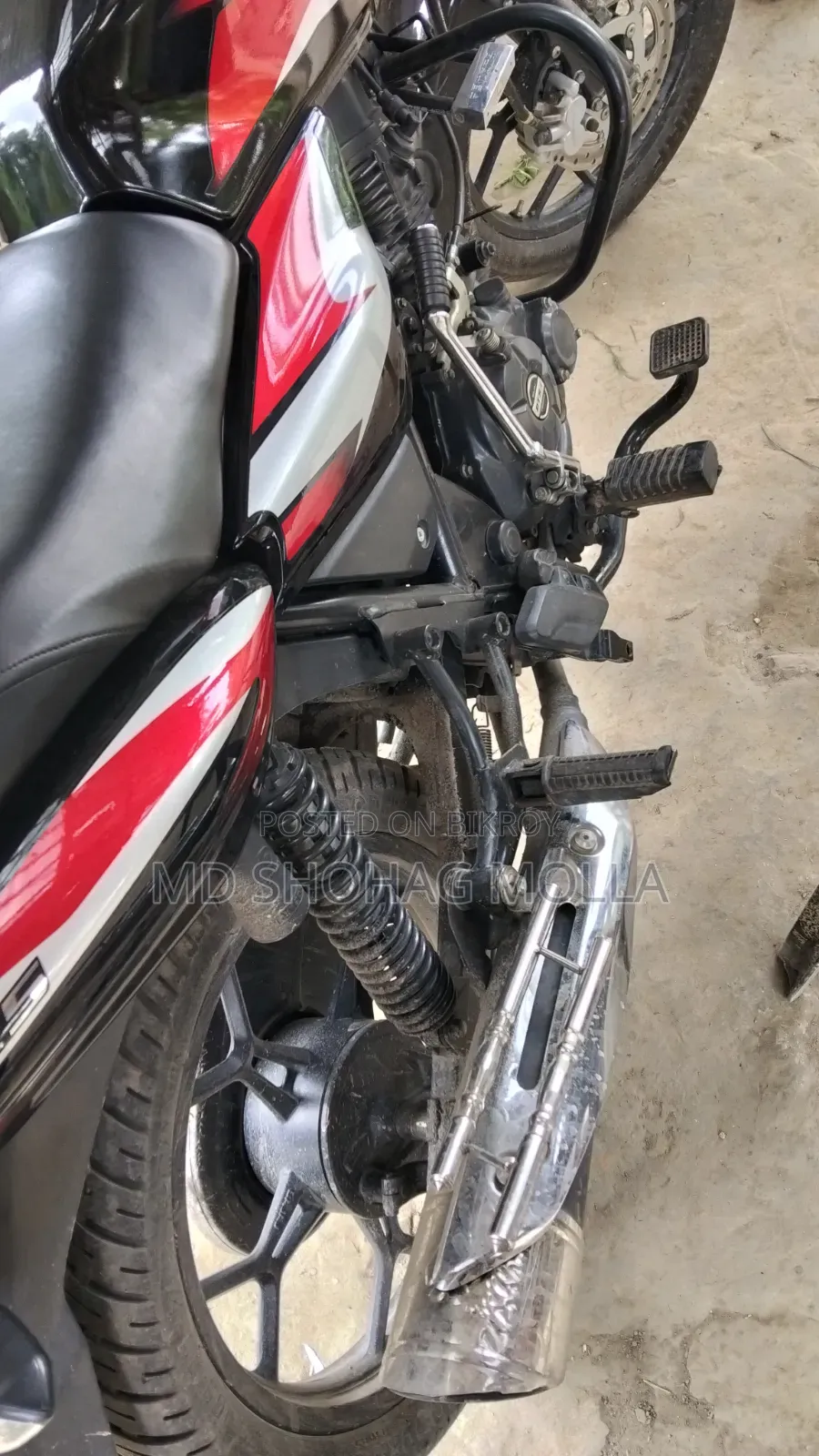 বাজাজ ডিসকভার ১২৫ ২০২২ ব্ল্যাক
