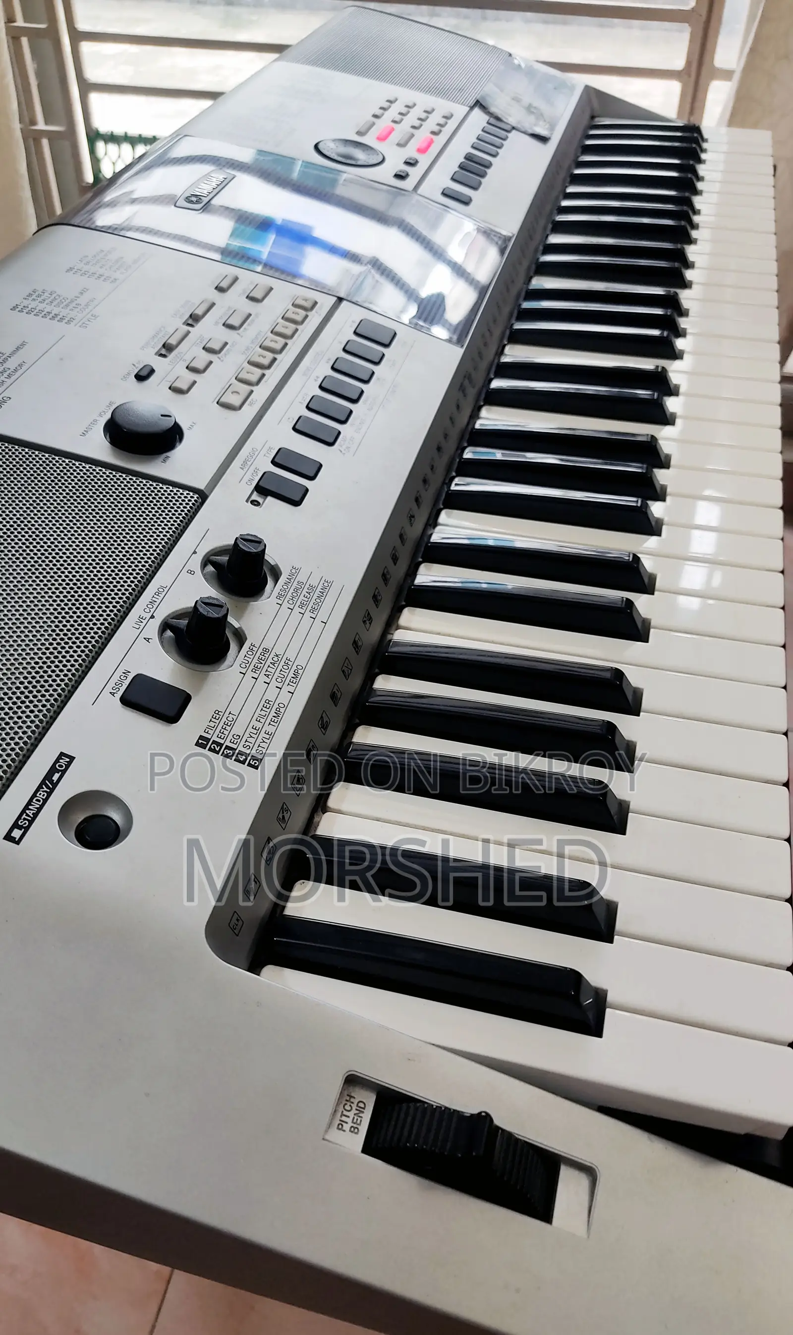 Yamaha PSR E-413 Touch Sensitive Keyboard (Midi + Live)
