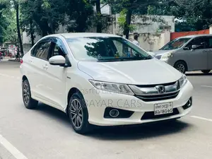 নতুন হোন্ডা গ্রেস ২০১৭ পার্ল