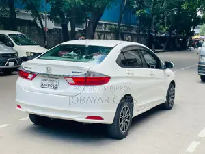 নতুন হোন্ডা গ্রেস ২০১৭ পার্ল