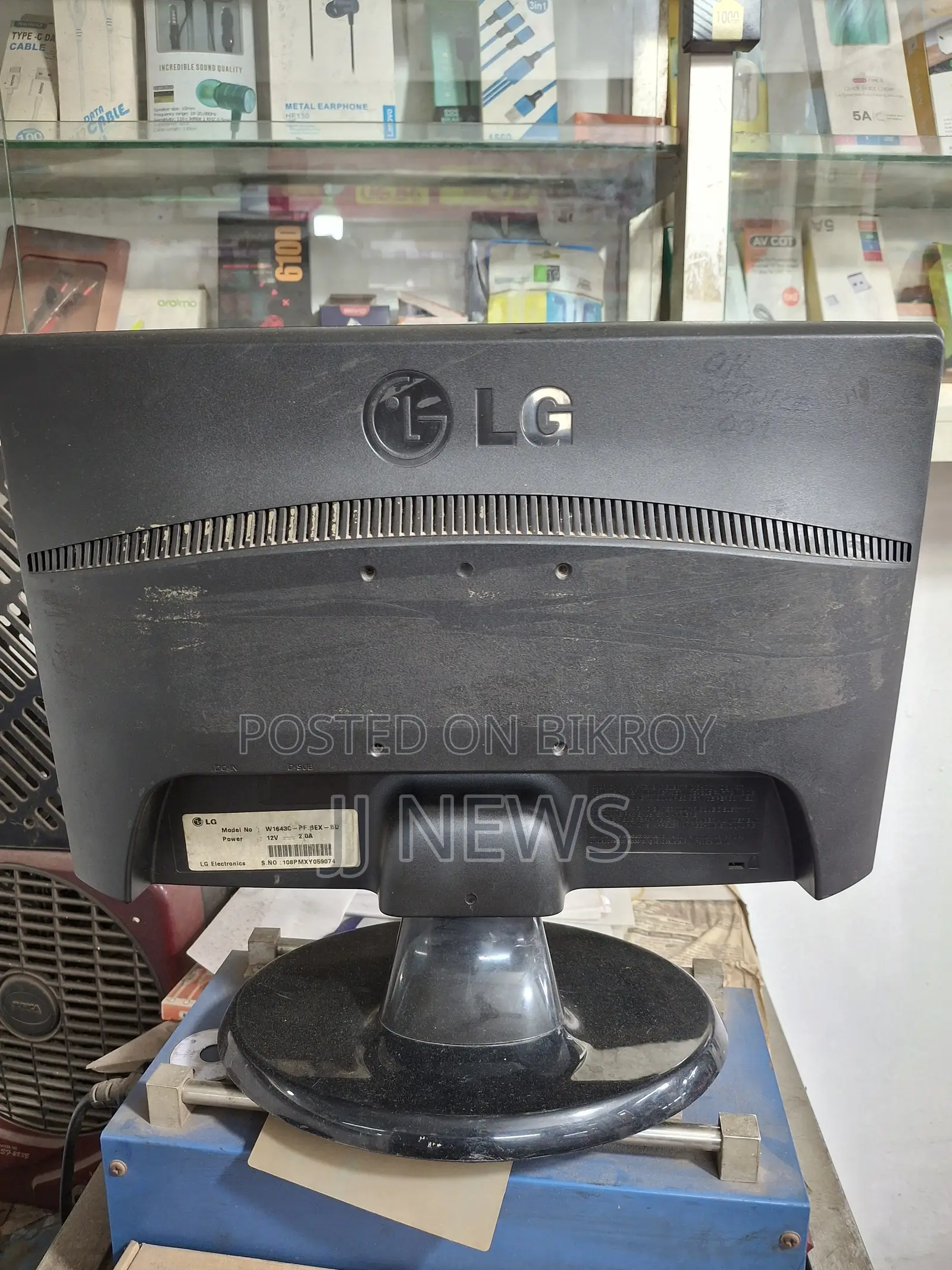 মনিটর টা ফুল ফ্রেশ কোন কাজ করানো হয়নি