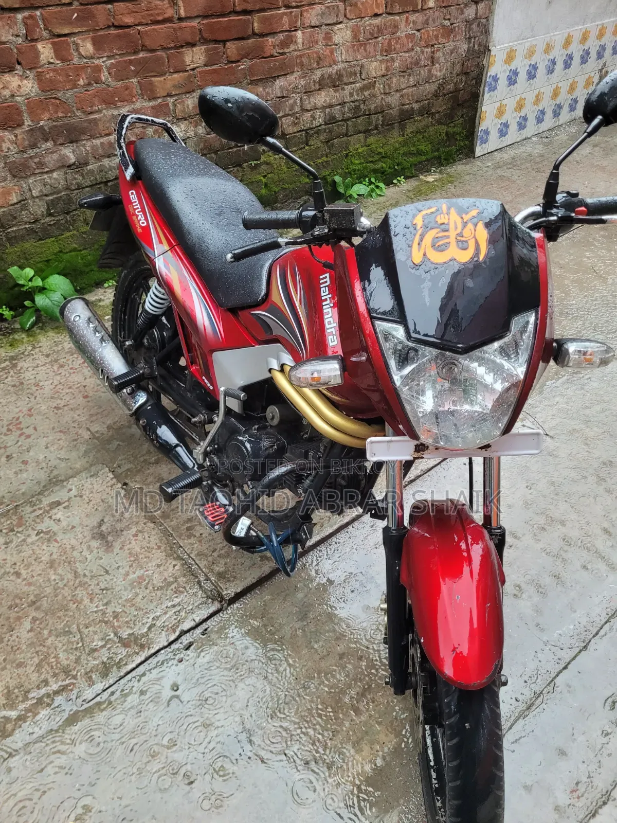 Mahindra Gusto 2017 Red