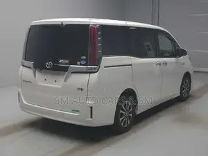 টয়োটা এস্কয়ার ১.৮ ফ্রন্ট হুইল ড্রাইভ হাইব্রিড (৭ সিটার) ২০২১ পার্ল