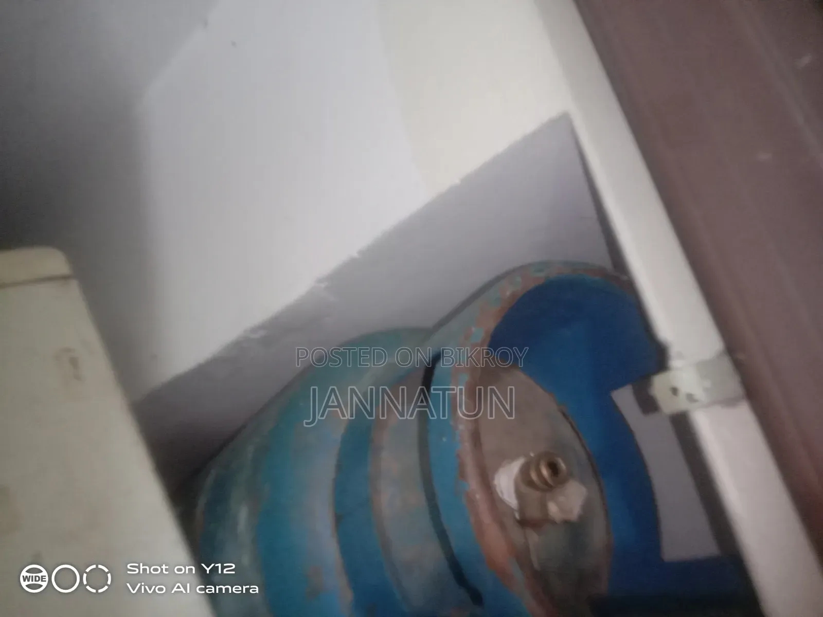 A new stove and a cylinder will be sold urgently