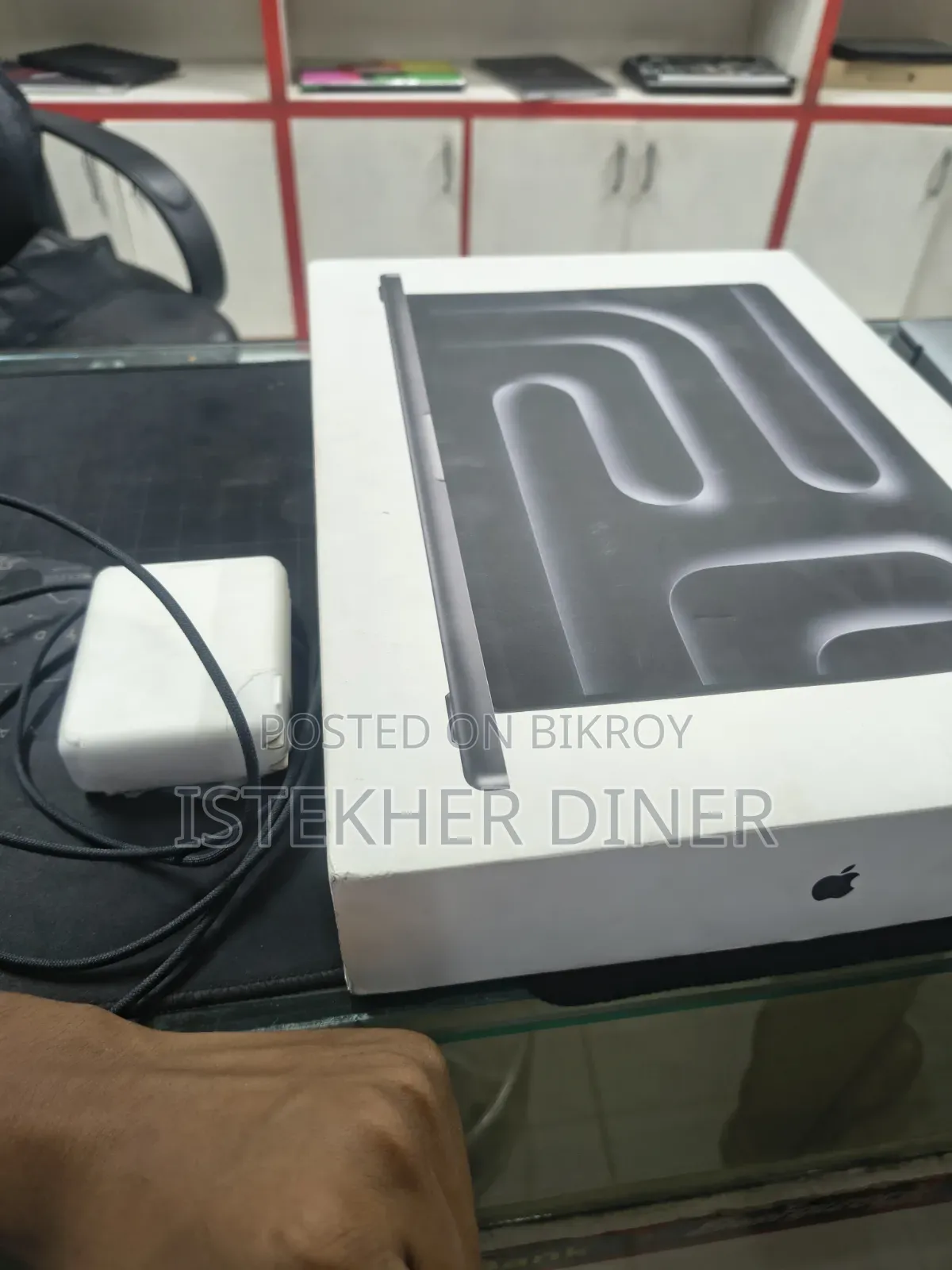 ল্যাপটপ অ্যাপল ম্যাকবুক ১৮জিবি অ্যাপল এম৩ প্রো এসএসডি ৫১২জিবি