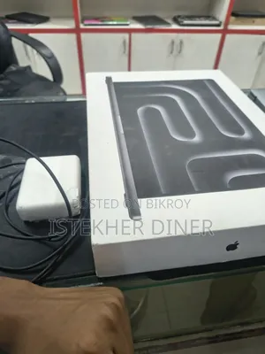 ল্যাপটপ অ্যাপল ম্যাকবুক ১৮জিবি অ্যাপল এম৩ প্রো এসএসডি ৫১২জিবি