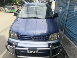 টয়োটা নোয়া ২০০১
