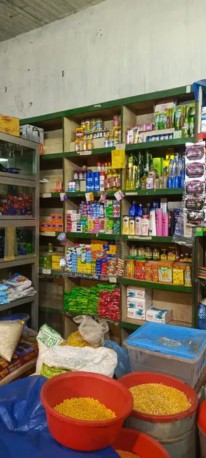 Selling shop decorations due to shop closure