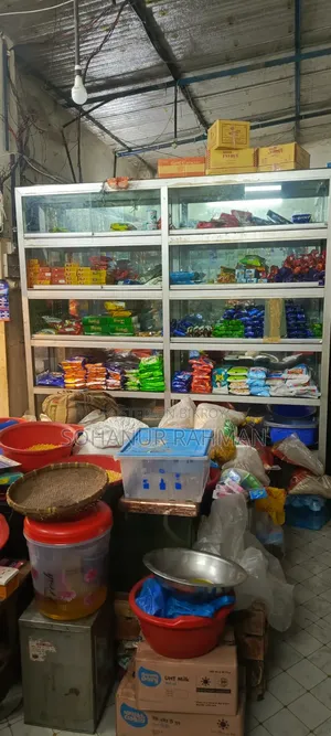 Selling shop decorations due to shop closure