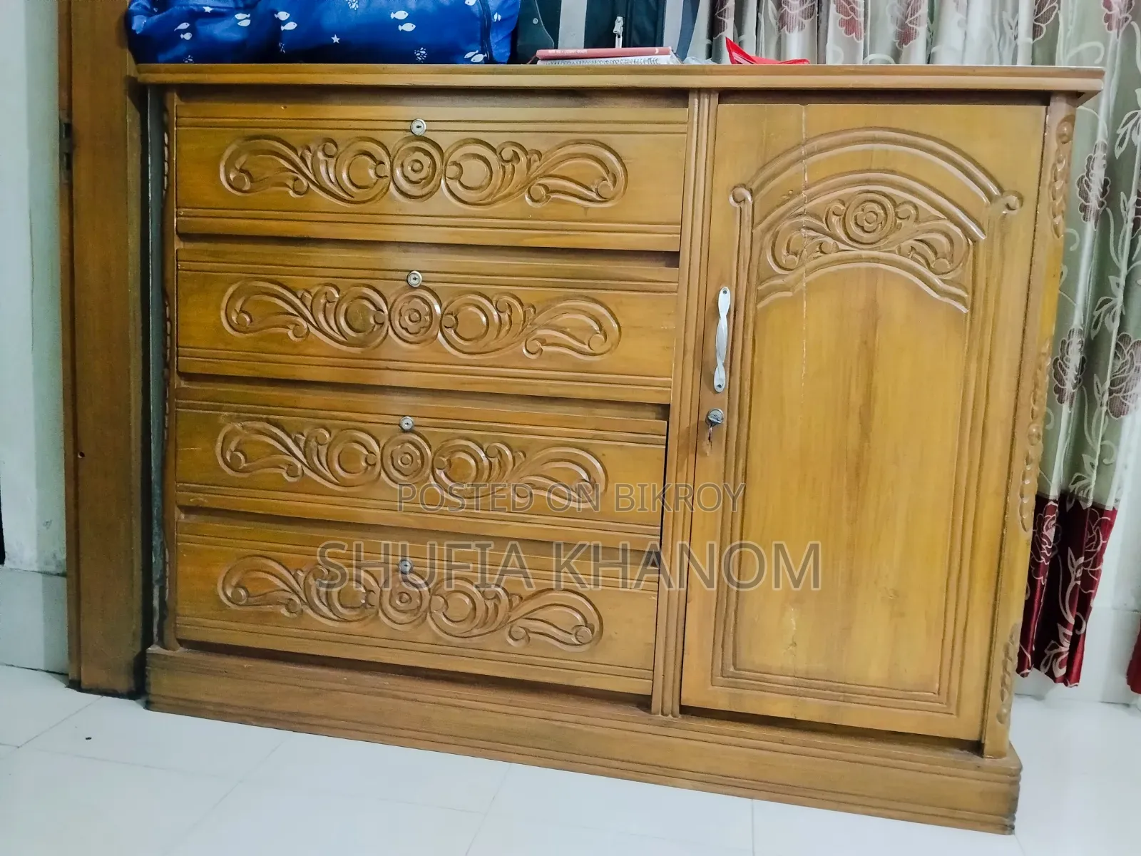 Teak wood almirah and wardrobe for sale.