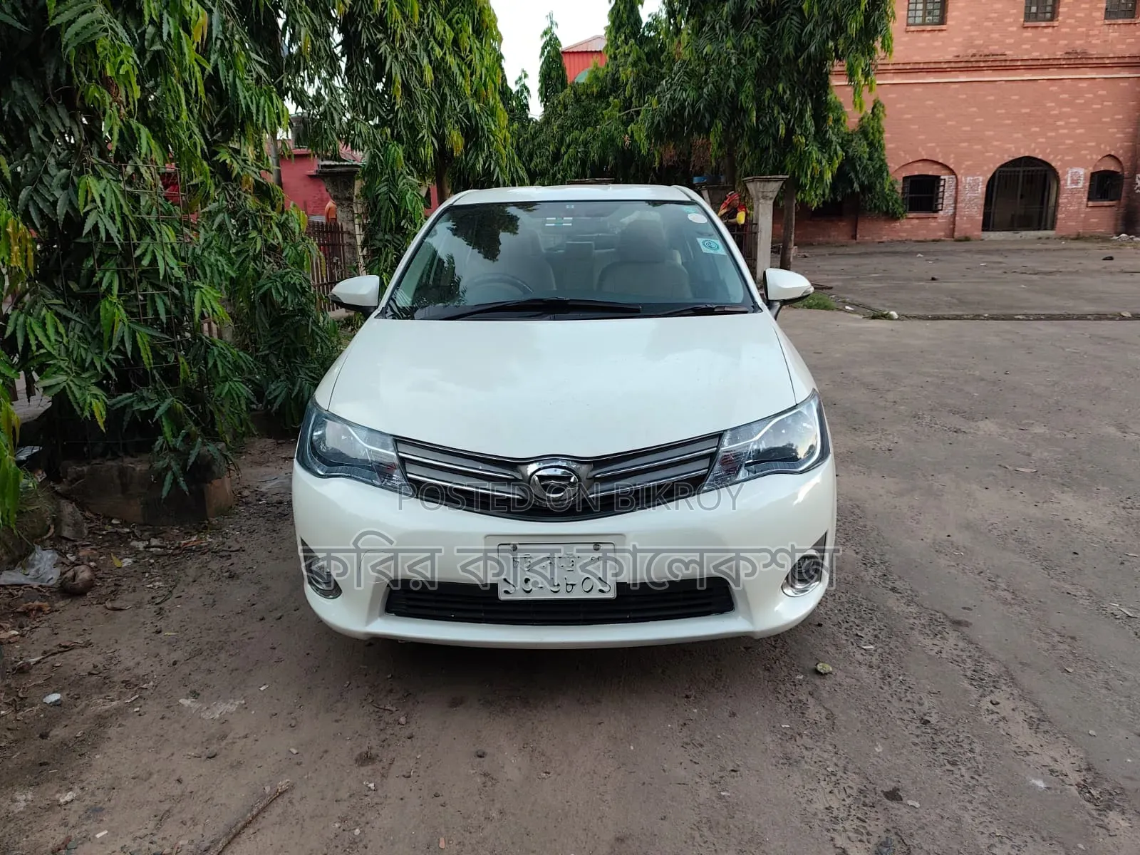 টয়োটা এক্সিও ২০১৩ সাদা