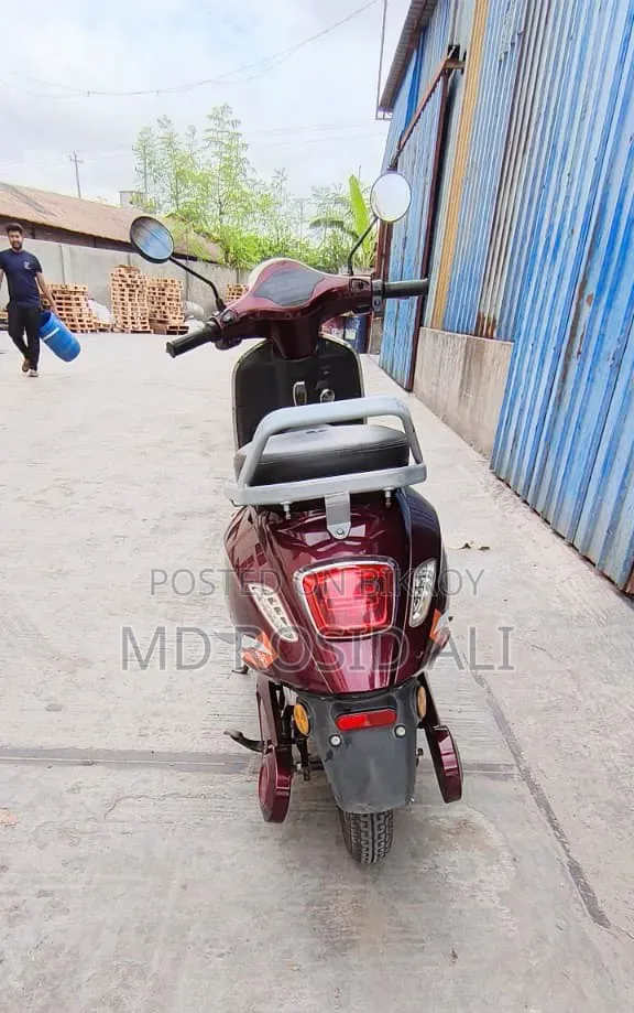 Vespa 100 Sport 2025 Red