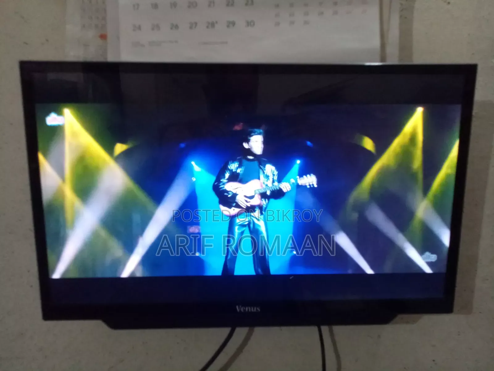 24" Smart TV
