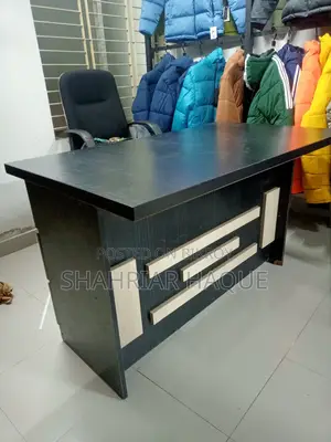 Urgent Sale: Office Executive Office Table