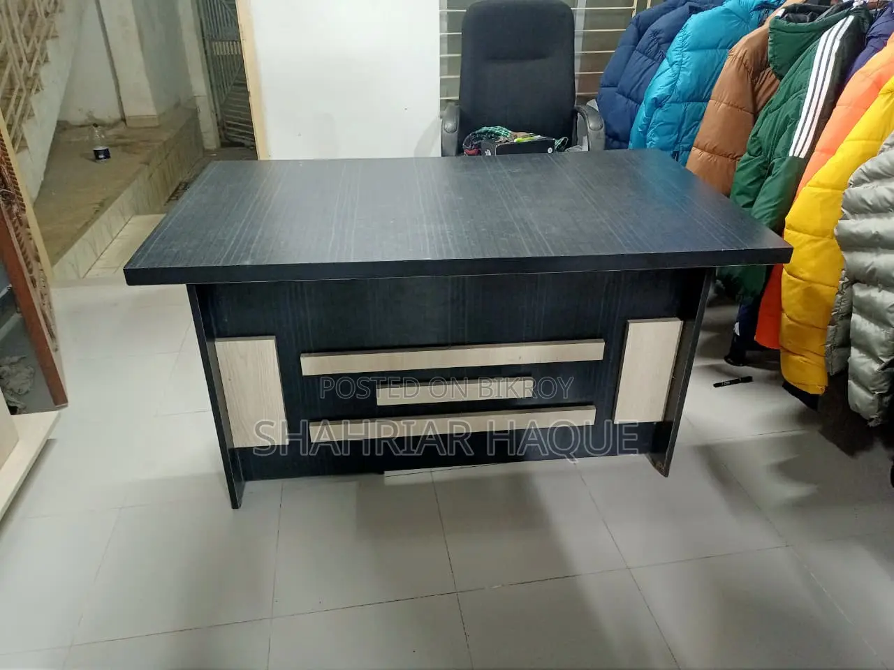 Urgent Sale: Office Executive Office Table