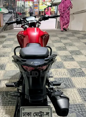 Hero Hunk 150R Xtec 2025 Red