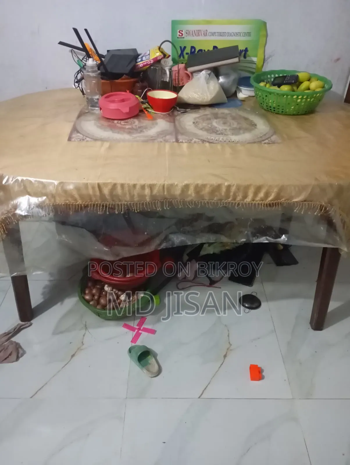 Dining table. 4-chair dining table. Teak wood. Fully fresh.