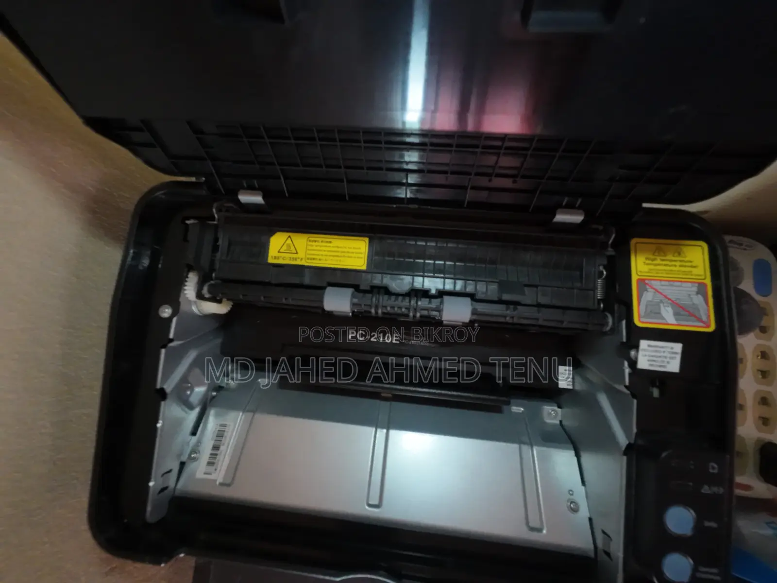 প্যান্টাম লেজার প্রিন্টার, মডেল P2500w। ইউএসবি কেবল এবং পাওয়ার কেবল সহ।