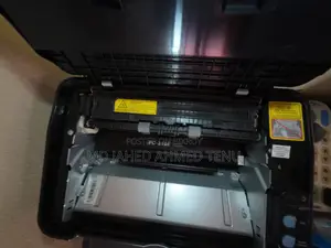 প্যান্টাম লেজার প্রিন্টার, মডেল P2500w। ইউএসবি কেবল এবং পাওয়ার কেবল সহ।