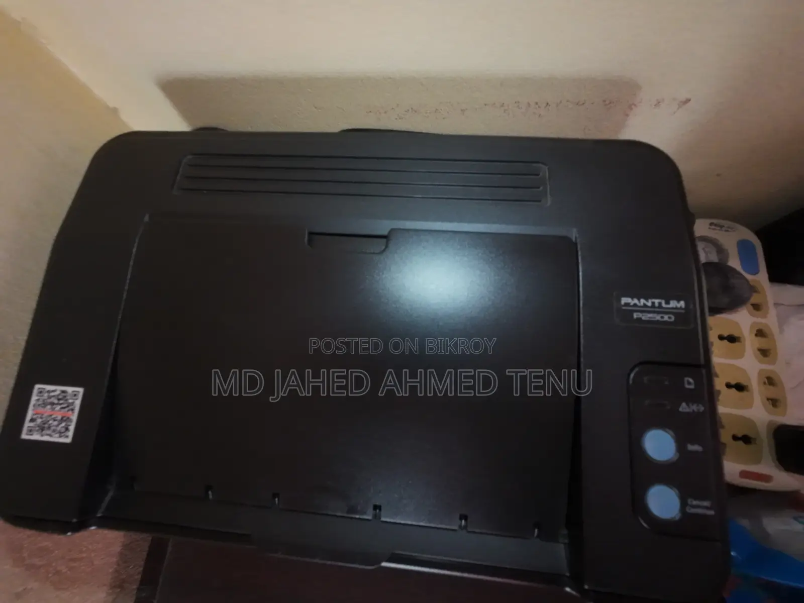 প্যান্টাম লেজার প্রিন্টার, মডেল P2500w। ইউএসবি কেবল এবং পাওয়ার কেবল সহ।