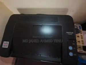 প্যান্টাম লেজার প্রিন্টার, মডেল P2500w। ইউএসবি কেবল এবং পাওয়ার কেবল সহ।