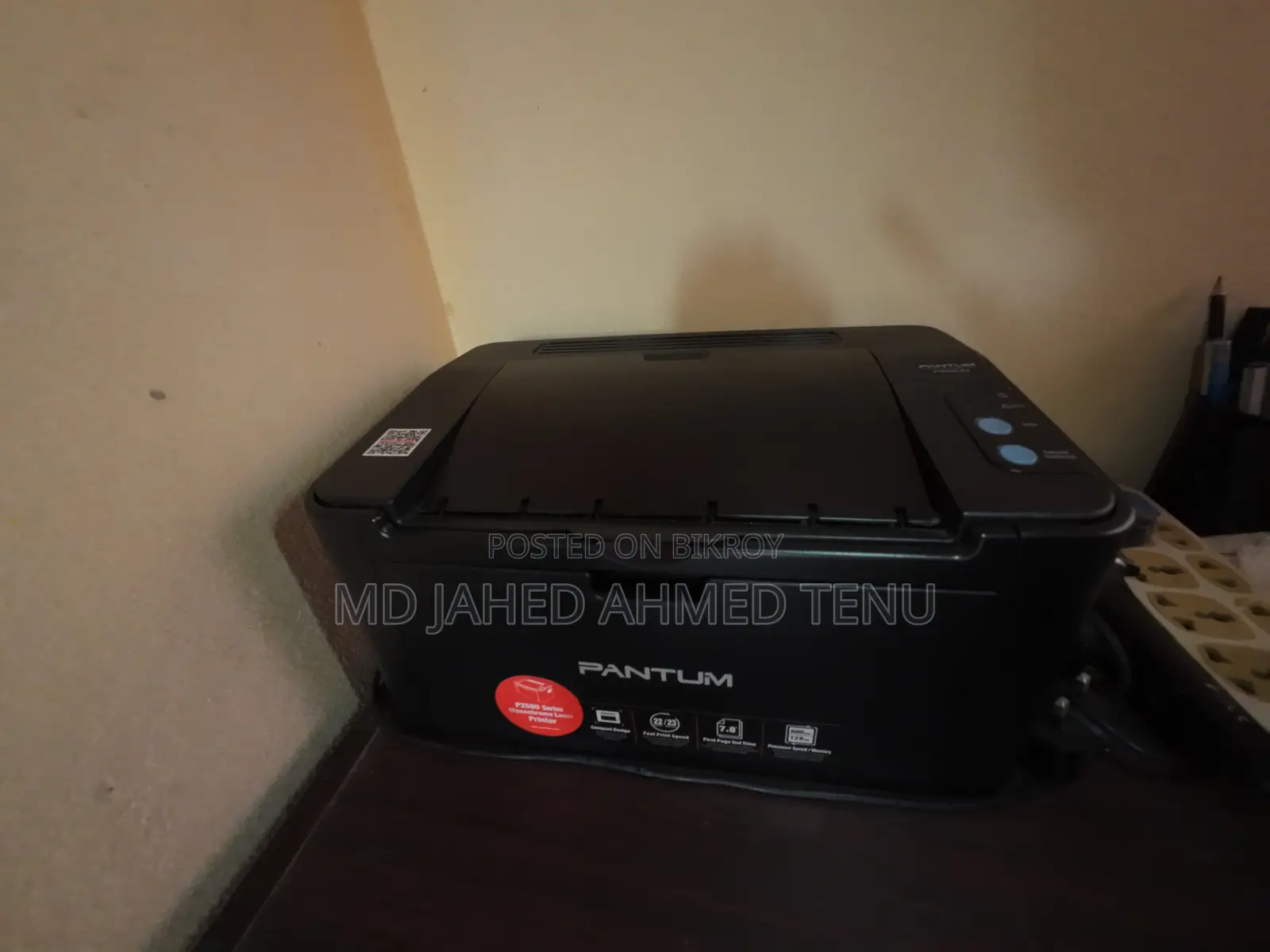 প্যান্টাম লেজার প্রিন্টার, মডেল P2500w। ইউএসবি কেবল এবং পাওয়ার কেবল সহ।