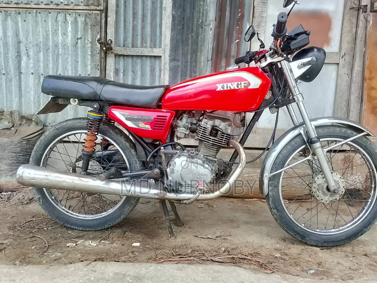 মোটরসাইকেল ২০০০ লাল