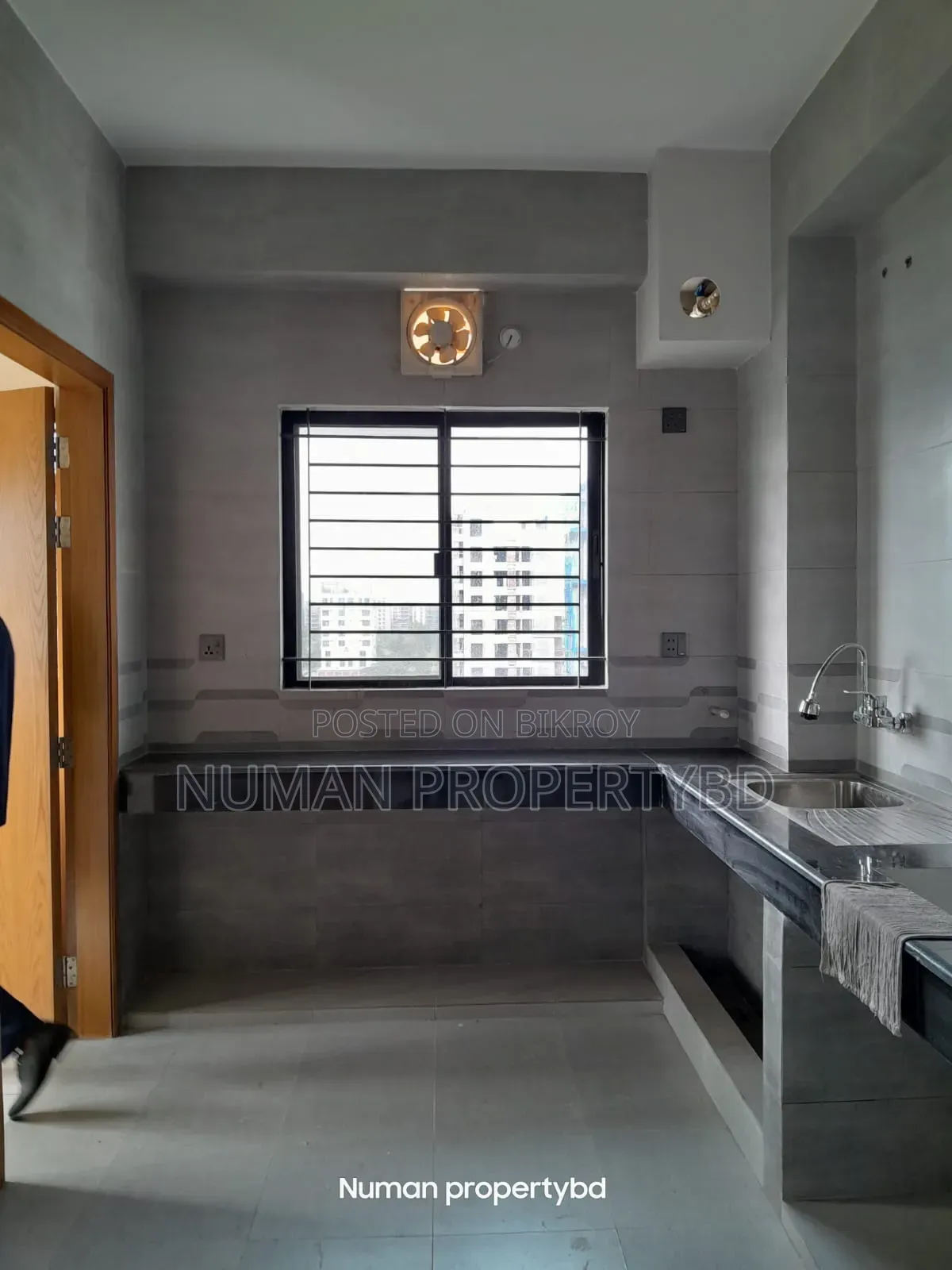 4bdrm Apartment in Numan Property Bd, Basundhara for Rent