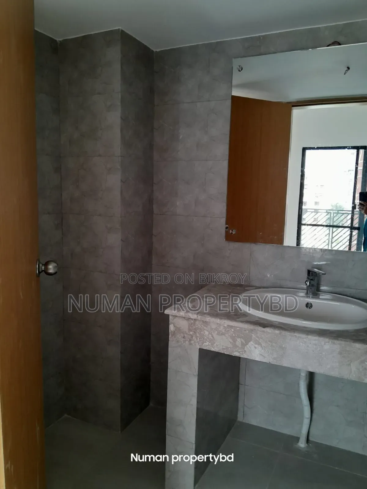 4bdrm Apartment in Numan Property Bd, Basundhara for Rent