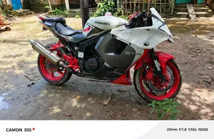 হায়োসান ১২৫/২৫০ ২০২০ হোয়াইট