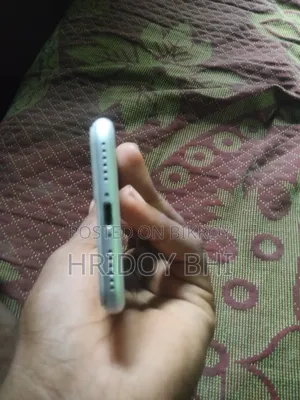 অ্যাপল আইফোন ৮ ৬৪ জিবি সাদা