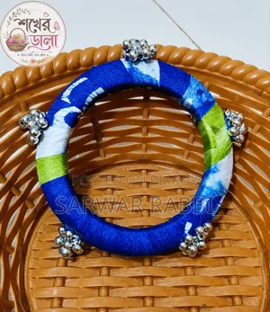 হাতে তৈরি ব্রেসলেট